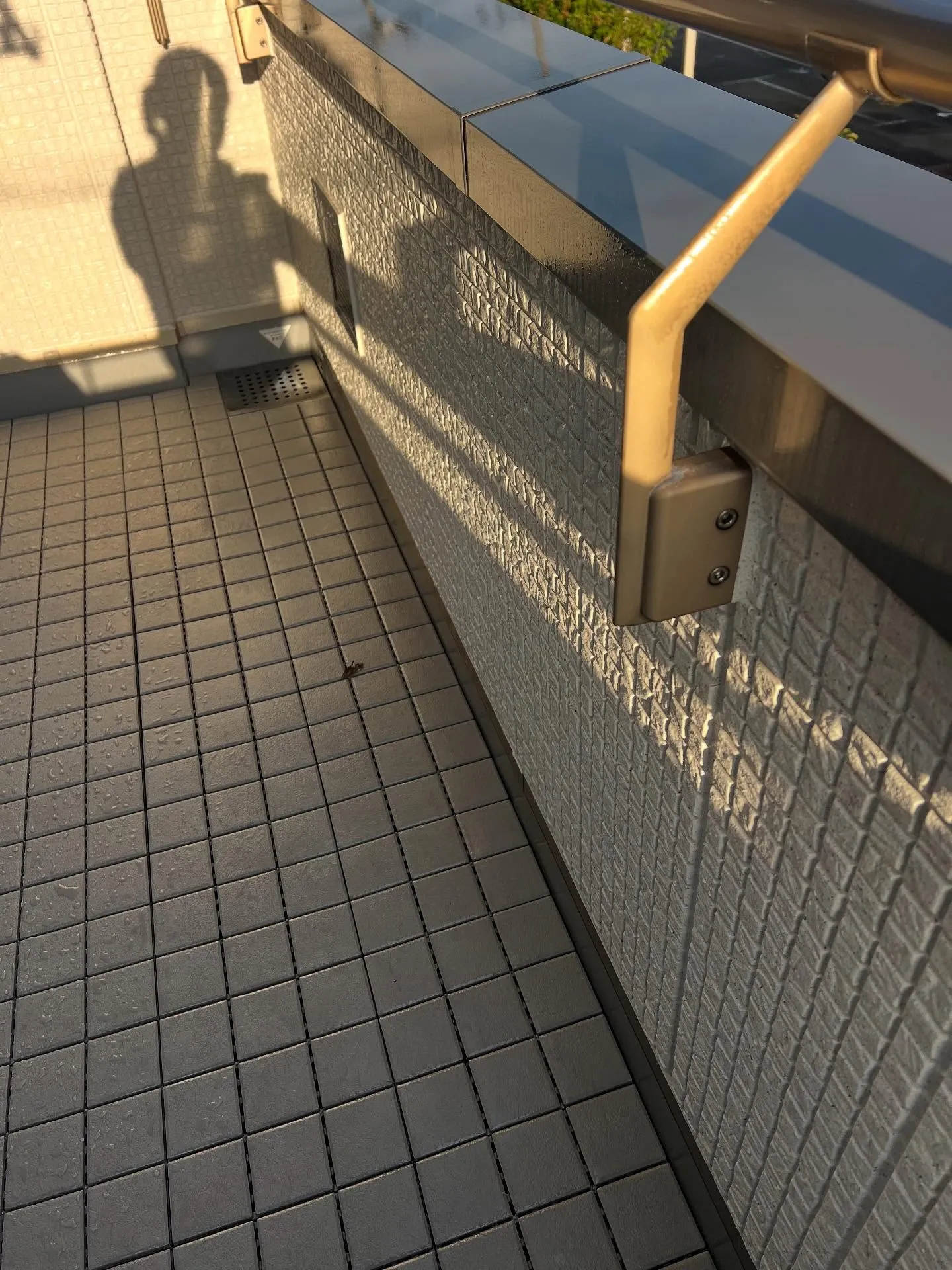 🧼✨ 仙台で、お宅の外壁や駐車場、ベンチをピカピカにしません...