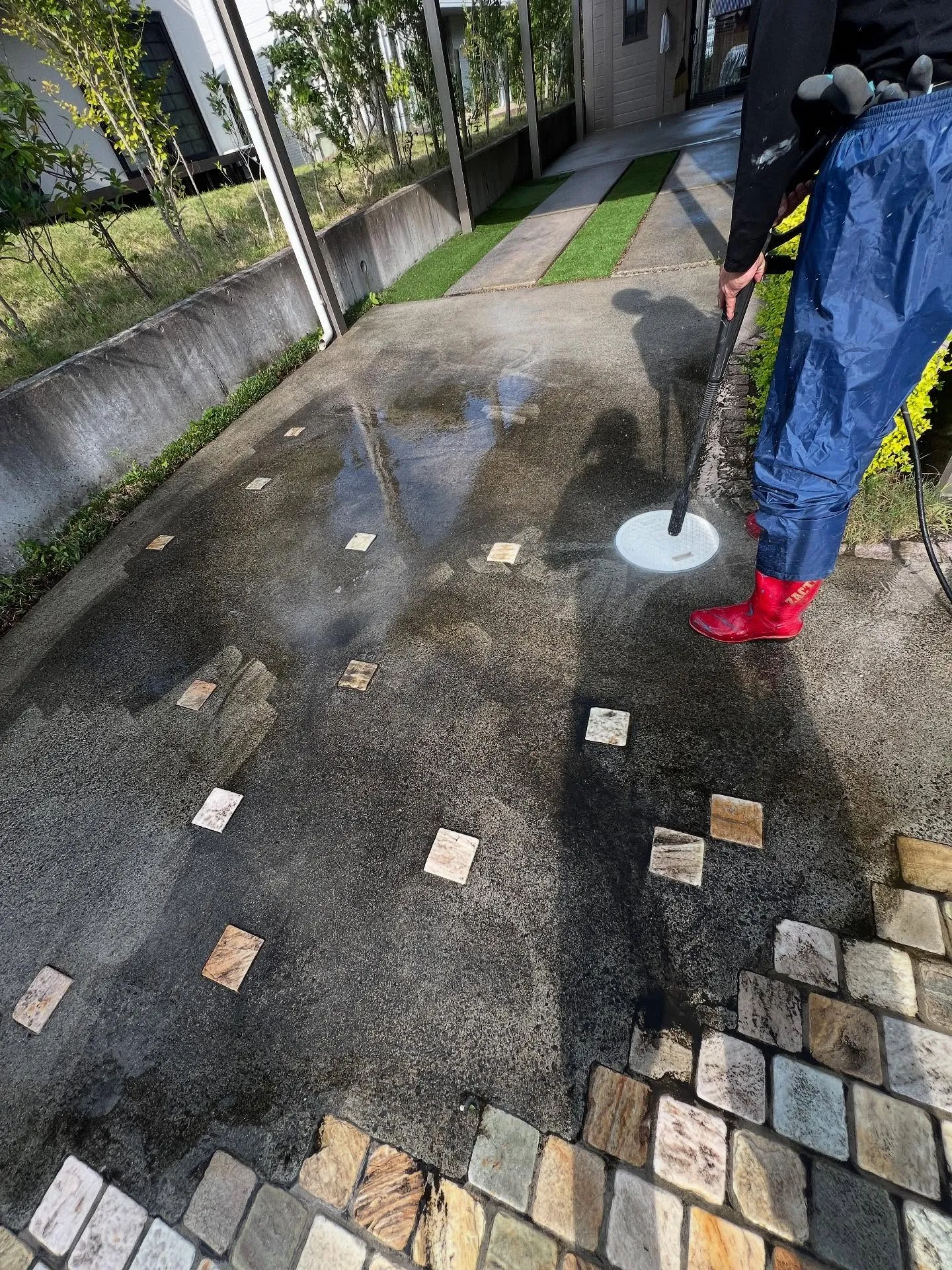 🧼✨ 仙台で、お宅の外壁や駐車場、ベンチをピカピカにしません...