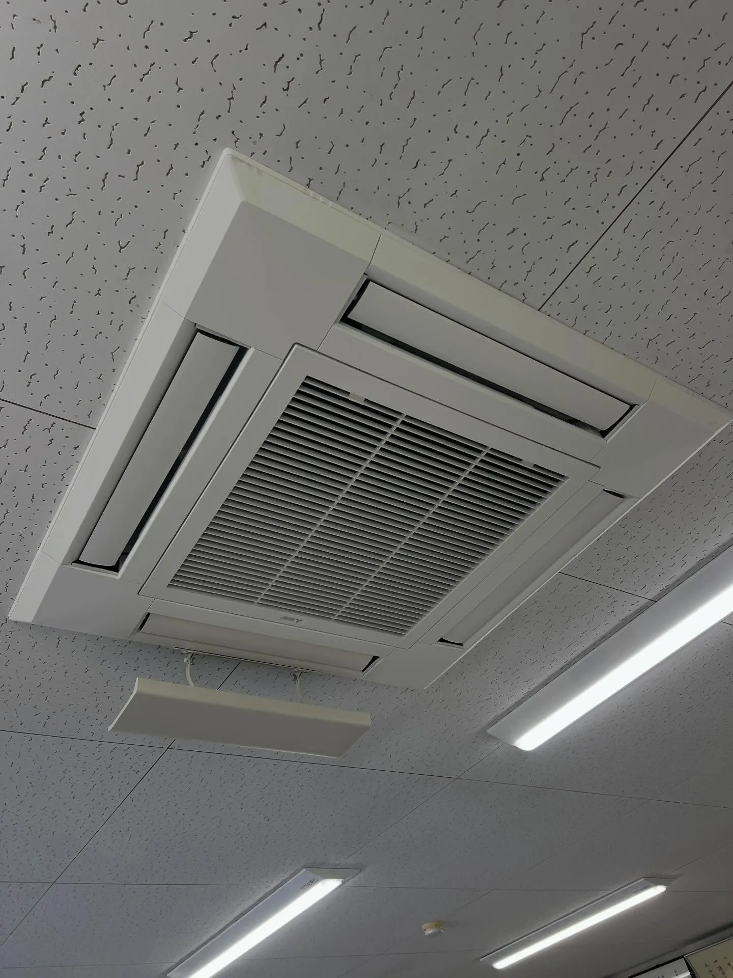 夏が近づいていますね!暑さが本格化する前に、仙台市内でエアコ...