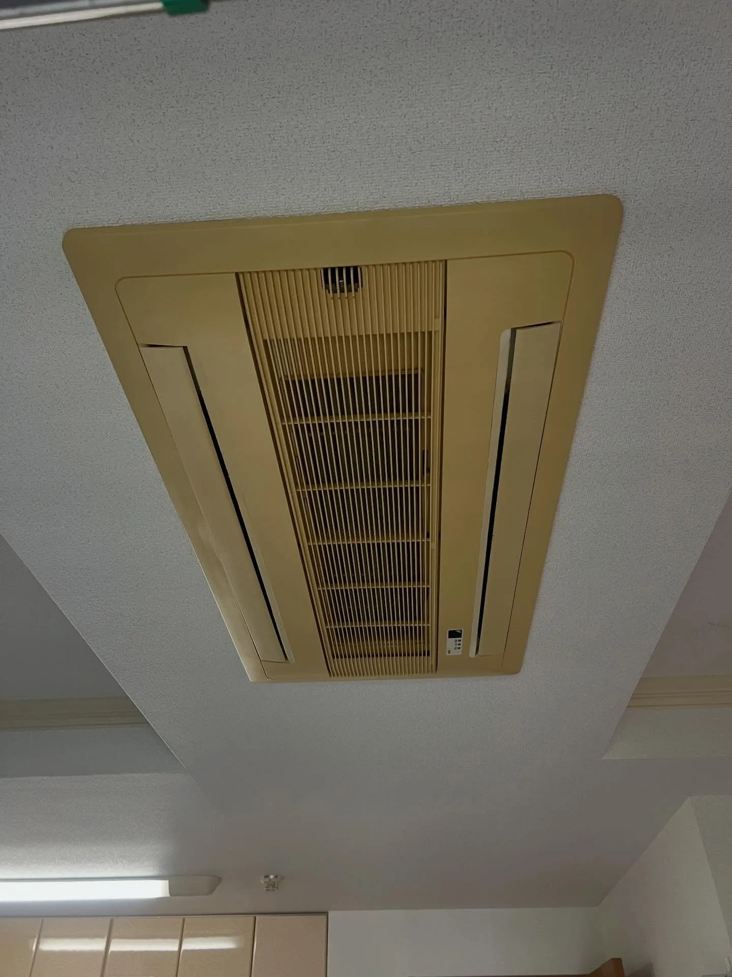 仙台の皆様、業務用エアコンの工事や早期取り付けをお考えですか...