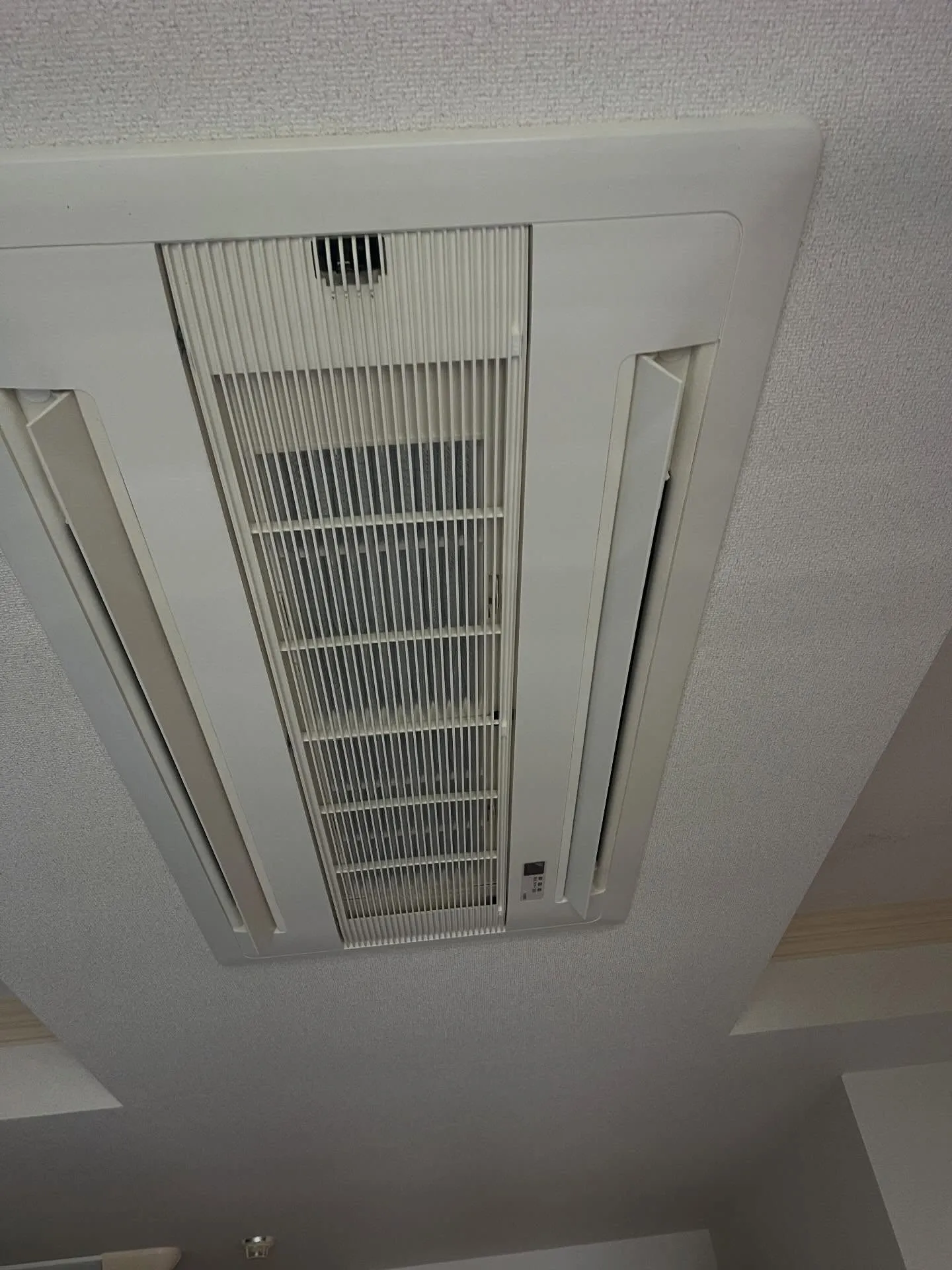 仙台の皆様、業務用エアコンの工事や早期取り付けをお考えですか...