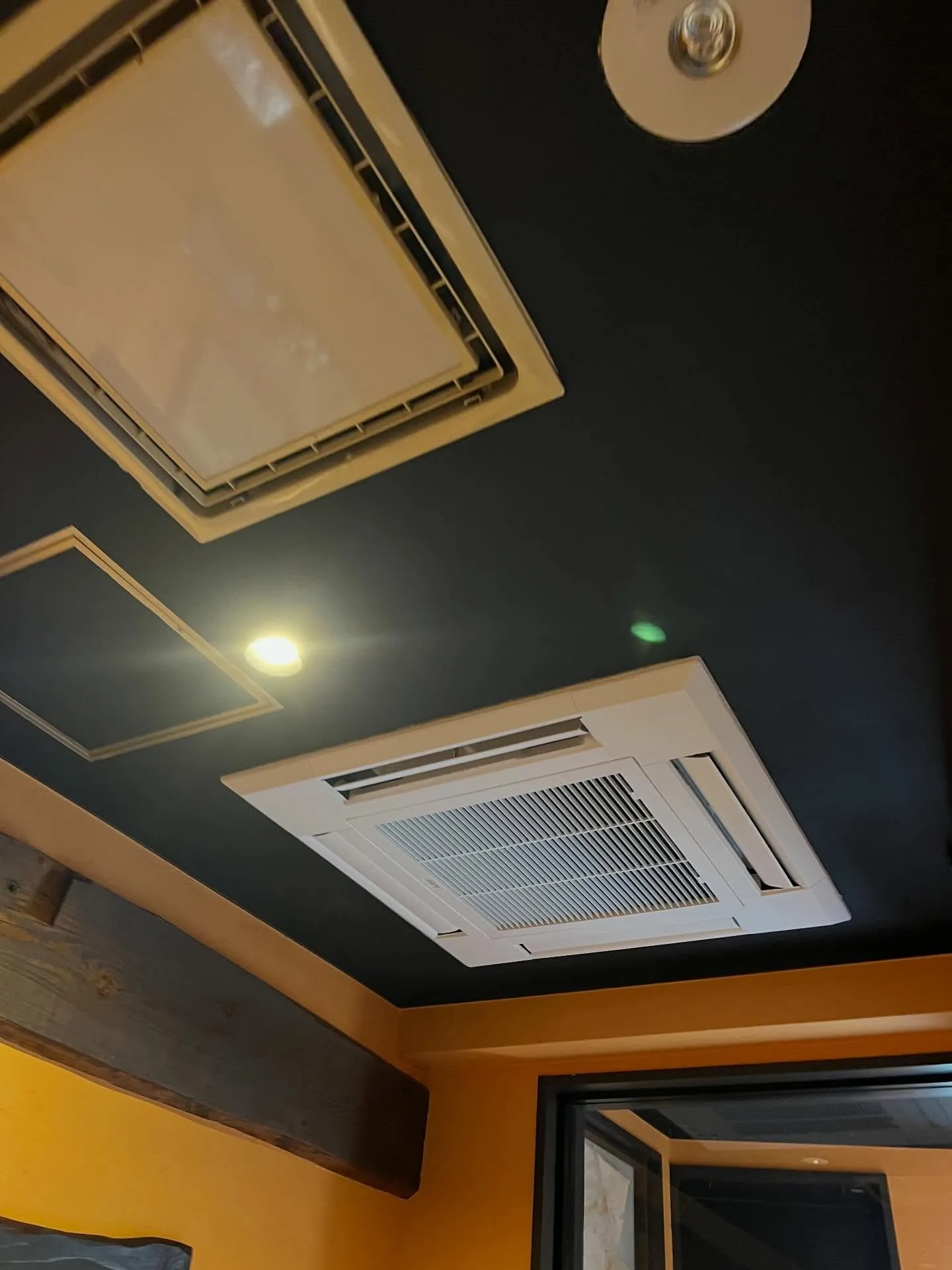 こんにちは！エアコンの季節はもはや年中ですよね🌞❄️室内の快...