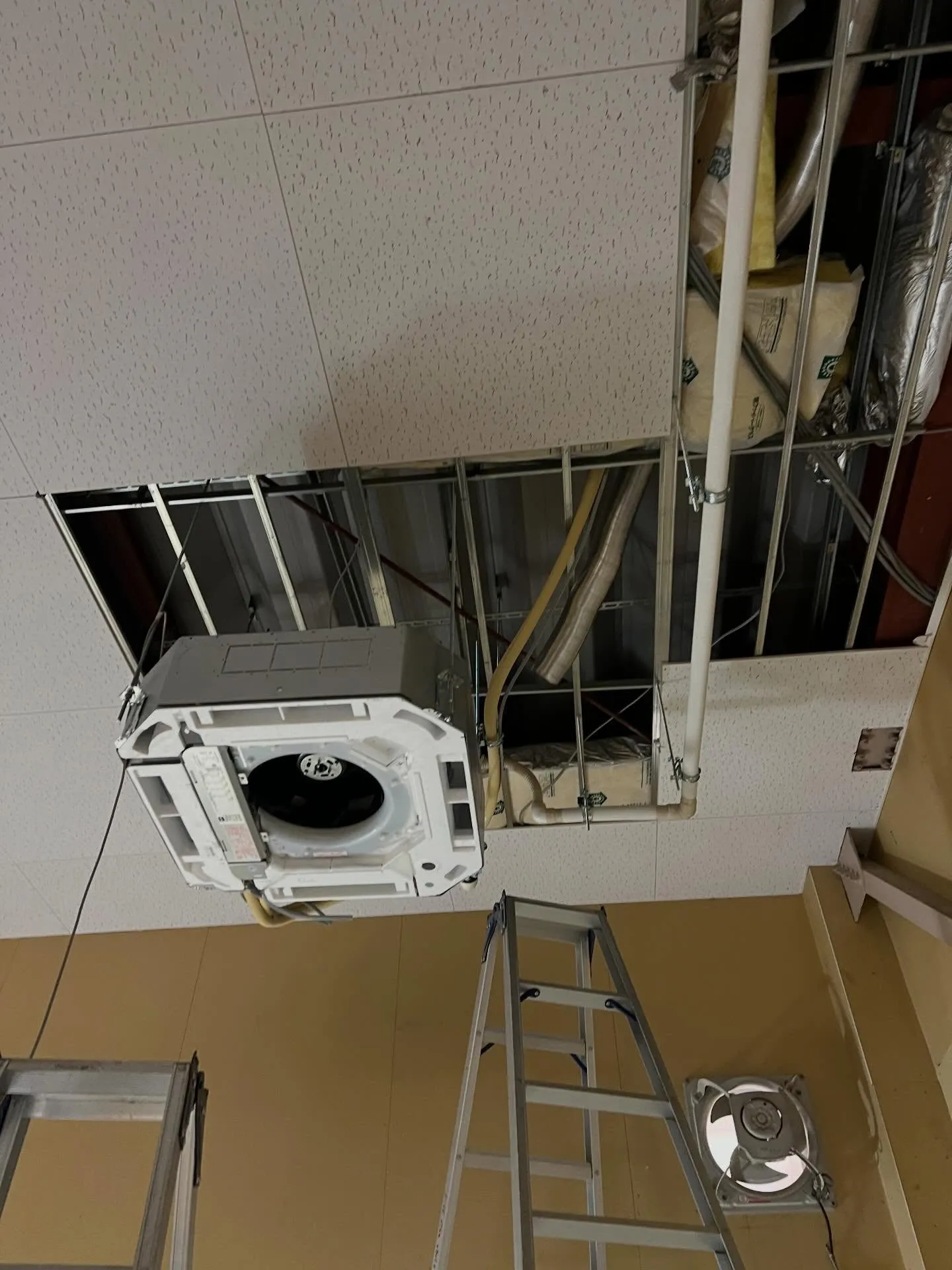 こんにちは🌸仙台愛子にて、業務用エアコンの更新や点検はお任せ...