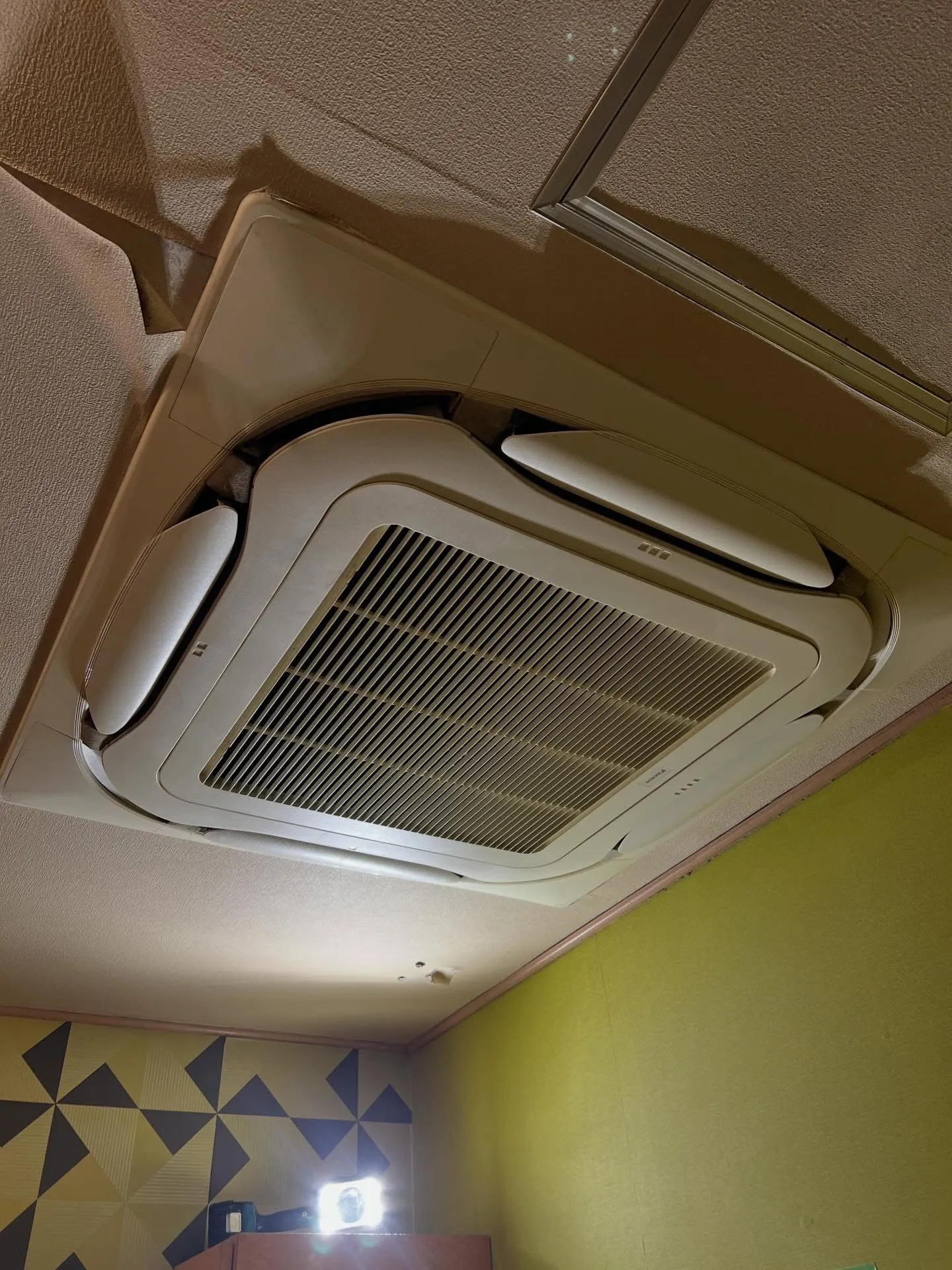 宮城県仙台市に位置する私ども「仙台エアコン屋」は、業務用エア...